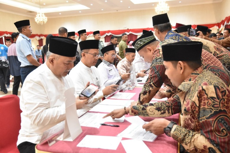 Pembayaran zakat ke Baznas Riau juga bisa menggunakan QRIS BRK Syariah (foto/yuni)